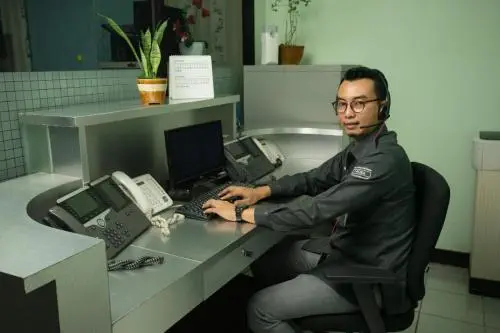 FG 3a 12 - Call Center Officer